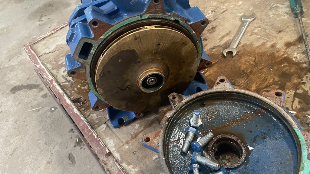 Phớt bơm ebara hỏng